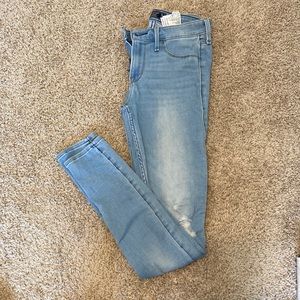 ABERCROMBIE Distressed Jeggings